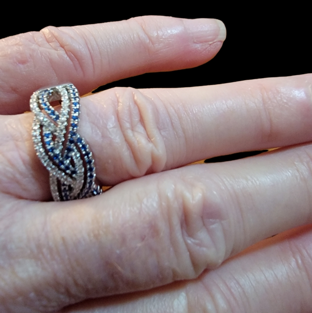 NEW INFINITY RING - Picture 3 of 4